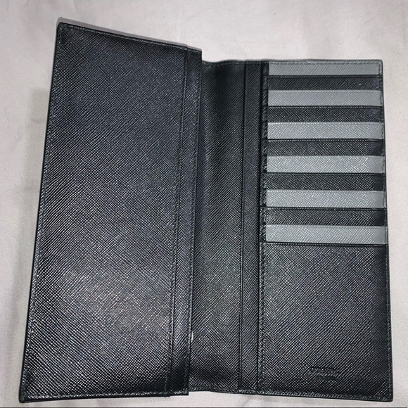 Prada Wallet - Picture 4 of 8